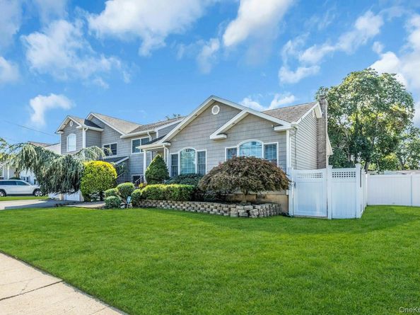 28 Grove Street, Massapequa NY 11758