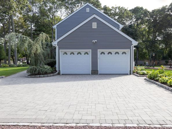 50 Margin Drive W, Shirley NY 11967