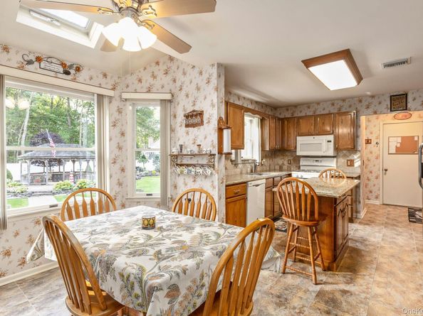 50 Margin Drive W, Shirley NY 11967