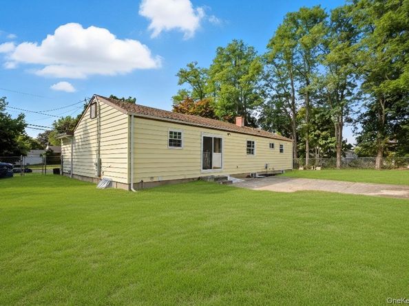 87 Bellwood Avenue, South Setauket NY 11720