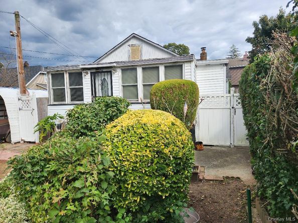 10 Sheridan Place, Roosevelt NY 11575