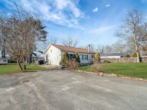 72 Locust Avenue, Oakdale NY 11769