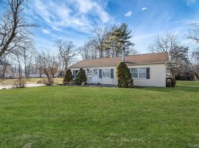 72 Locust Avenue, Oakdale NY 11769