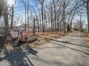 72 Locust Avenue, Oakdale NY 11769