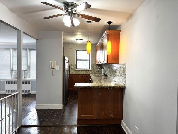 143-50 Hoover Ave 204, Briarwood NY 11435