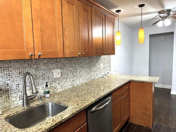 143-50 Hoover Ave 204, Briarwood NY 11435