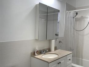 143-50 Hoover Ave 204, Briarwood NY 11435