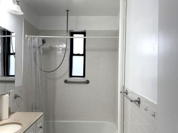 143-50 Hoover Ave 204, Briarwood NY 11435
