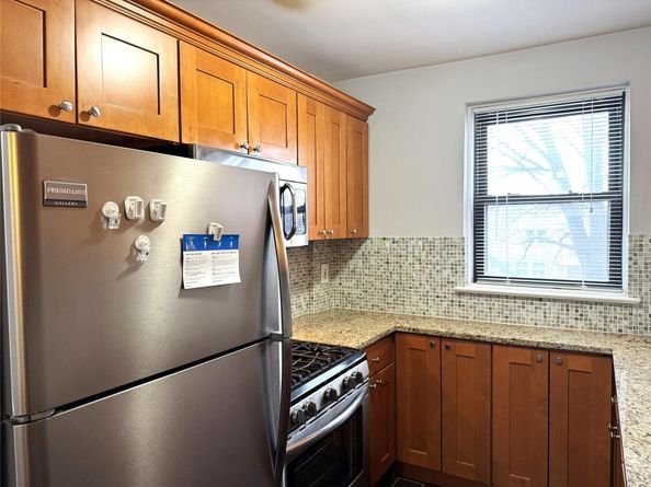 143-50 Hoover Ave 204, Briarwood NY 11435