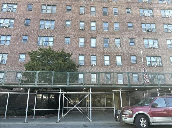 143-50 Hoover Ave 204, Briarwood NY 11435