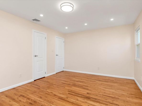 69 Woodward Street, Roslyn Heights NY 11577