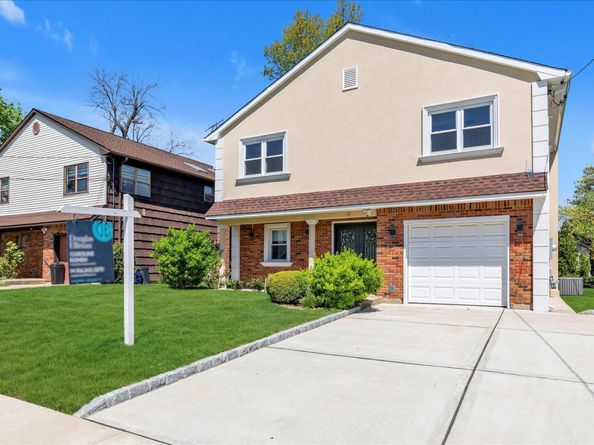 69 Woodward Street, Roslyn Heights NY 11577