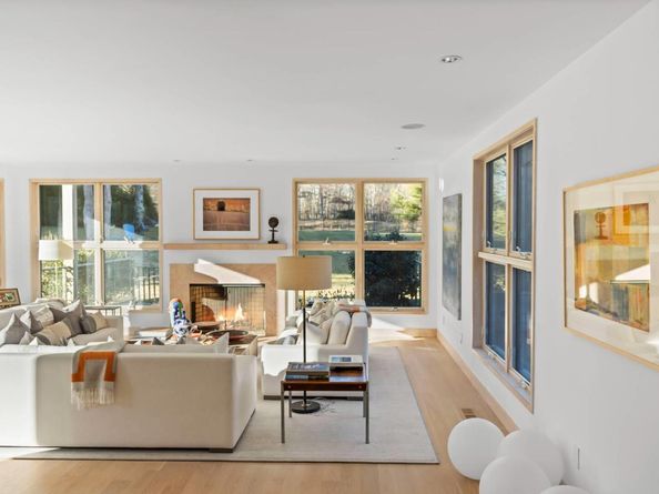 Undisclosed Address #827862, East Hampton NY 11937