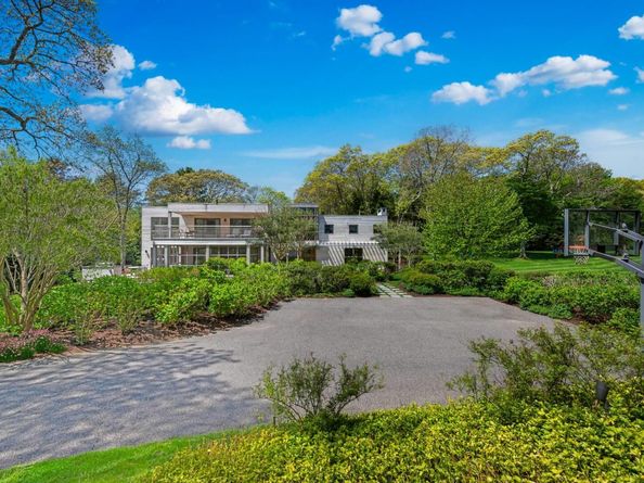 Undisclosed Address #827862, East Hampton NY 11937
