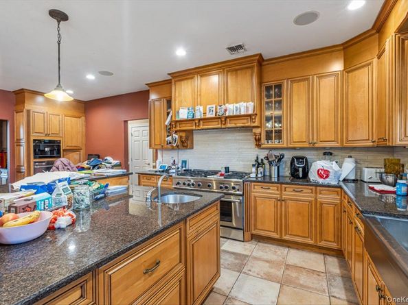 22 Turnberry Court, Dix Hills NY 11746