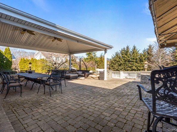 22 Turnberry Court, Dix Hills NY 11746