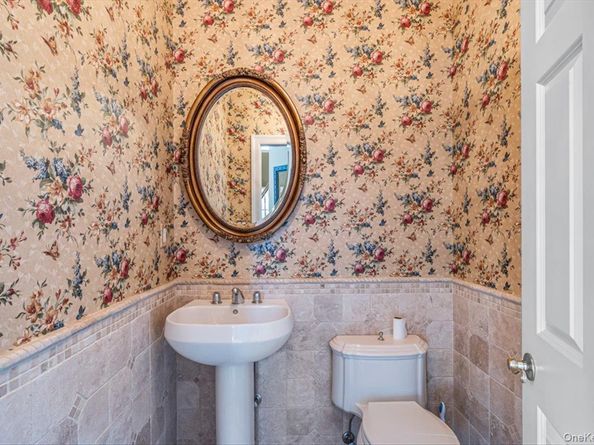 22 Turnberry Court, Dix Hills NY 11746
