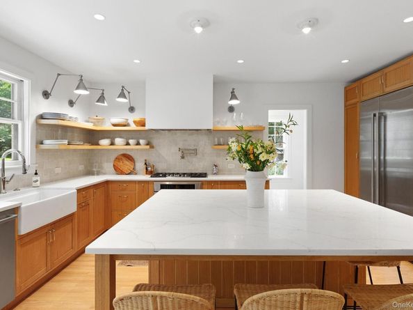 3380 Noyac Road, Sag Harbor NY 11963