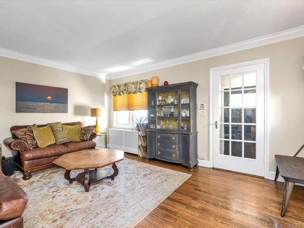 16 Farnum Street, Lynbrook NY 11563
