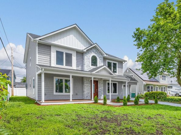 39 Stirrup Lane, Levittown NY 11756
