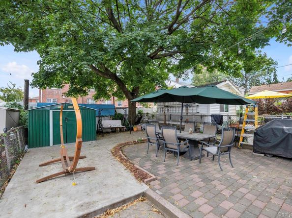 61-27 160 Street, Fresh Meadows NY 11365