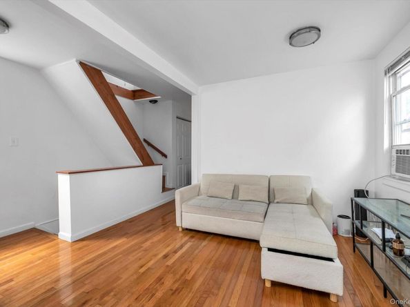 61-27 160 Street, Fresh Meadows NY 11365