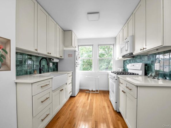 61-27 160 Street, Fresh Meadows NY 11365