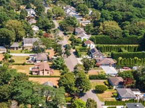 647 Montauk Highway, East Quogue NY 11942