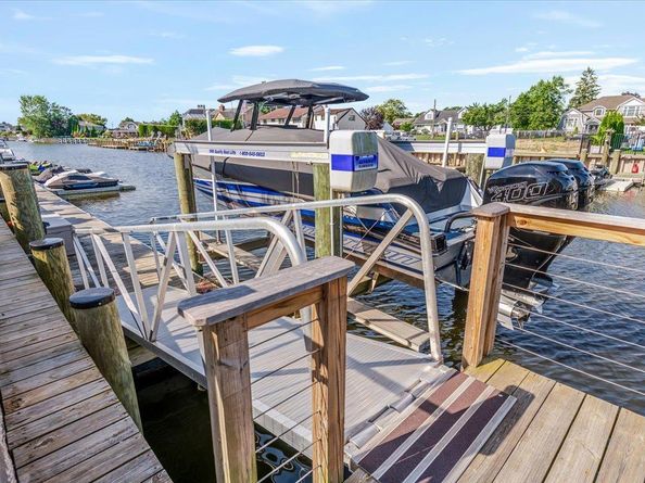 10 Skylark Road, Massapequa Park NY 11762