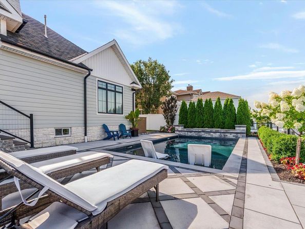 10 Skylark Road, Massapequa Park NY 11762