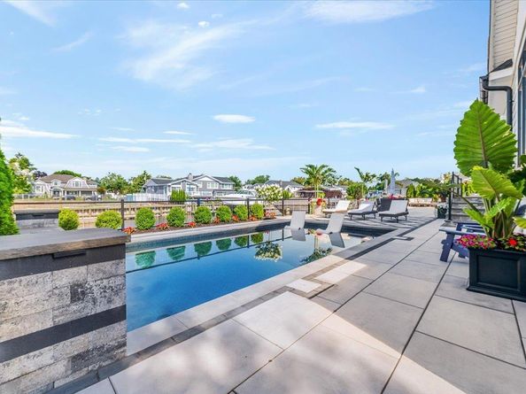 10 Skylark Road, Massapequa Park NY 11762