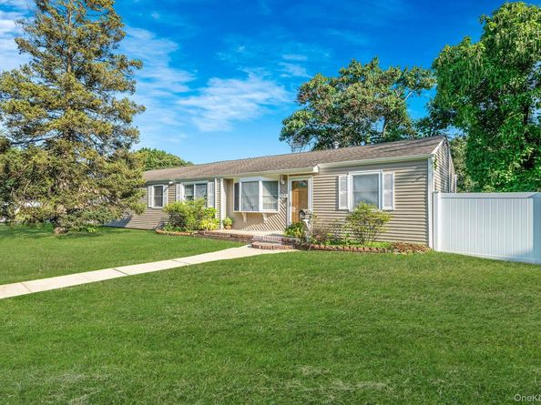 730 Spur Drive N, Bay Shore NY 11706