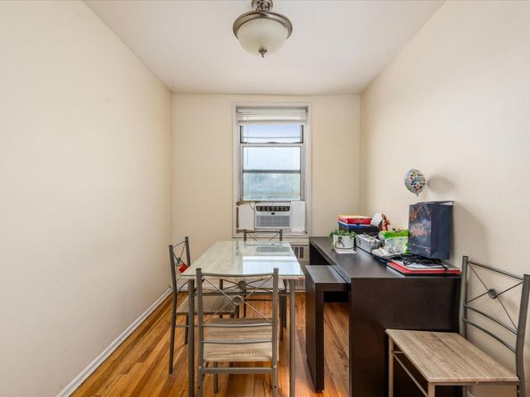 60-11 Broadway 3L, Woodside NY 11377