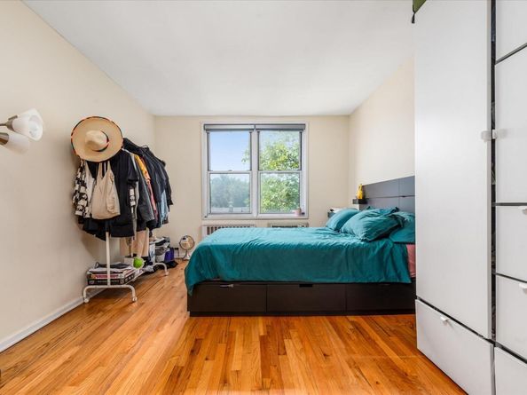 60-11 Broadway 3L, Woodside NY 11377