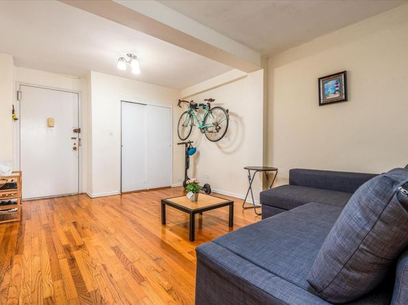 60-11 Broadway 3L, Woodside NY 11377