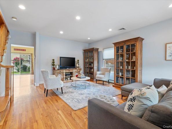 189 N Windhorst Avenue, Bethpage NY 11714