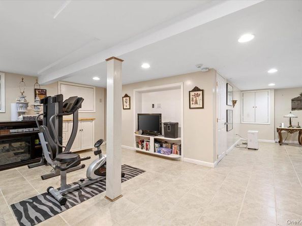 189 N Windhorst Avenue, Bethpage NY 11714