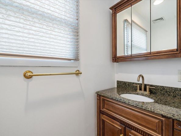 189 N Windhorst Avenue, Bethpage NY 11714