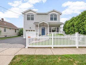 189 N Windhorst Avenue, Bethpage NY 11714