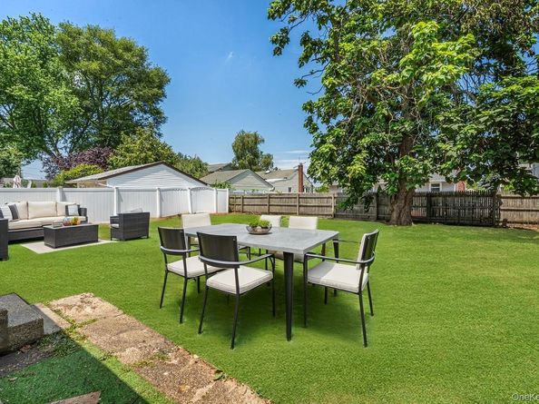 19 Dakota Street, Hicksville NY 11801