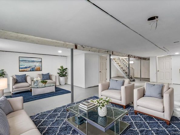 19 Dakota Street, Hicksville NY 11801