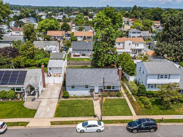 19 Dakota Street, Hicksville NY 11801