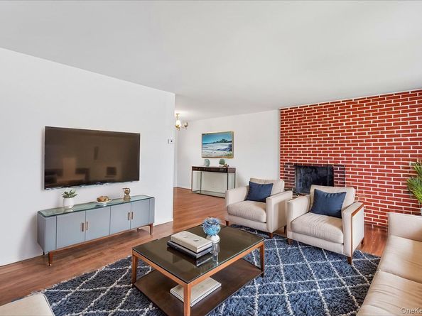 19 Dakota Street, Hicksville NY 11801