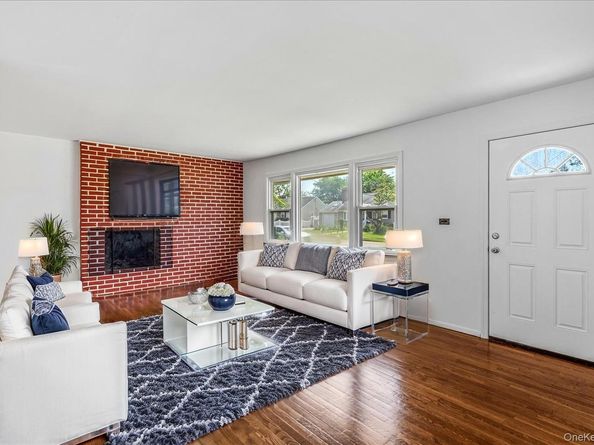 19 Dakota Street, Hicksville NY 11801