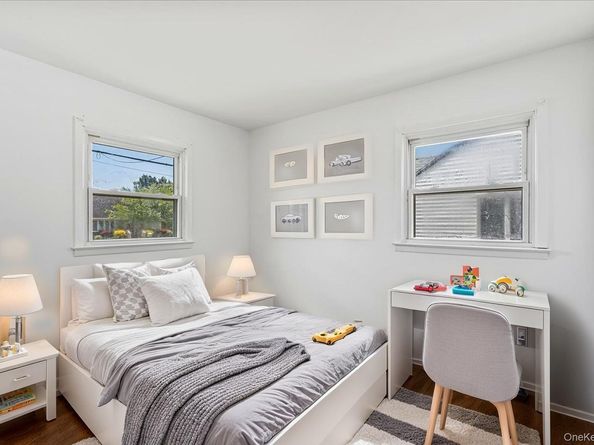 19 Dakota Street, Hicksville NY 11801