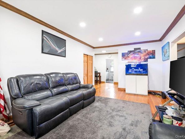 198-28 Pompeii Avenue 1A, Holliswood NY 11423
