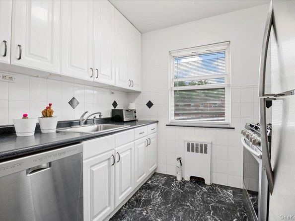 198-28 Pompeii Avenue 1A, Holliswood NY 11423