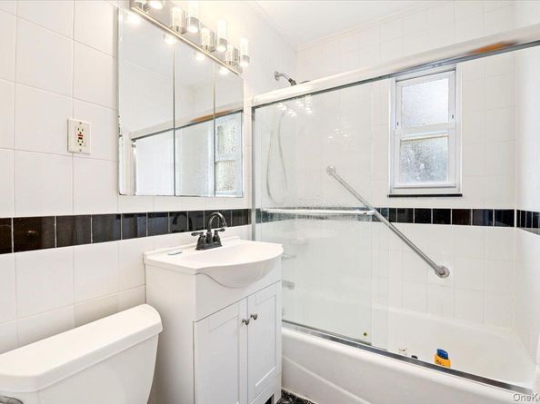 198-28 Pompeii Avenue 1A, Holliswood NY 11423