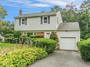 21 Pamela Lane, Valhalla NY 10595