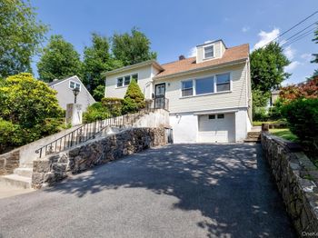 18 Gainsborg Avenue E